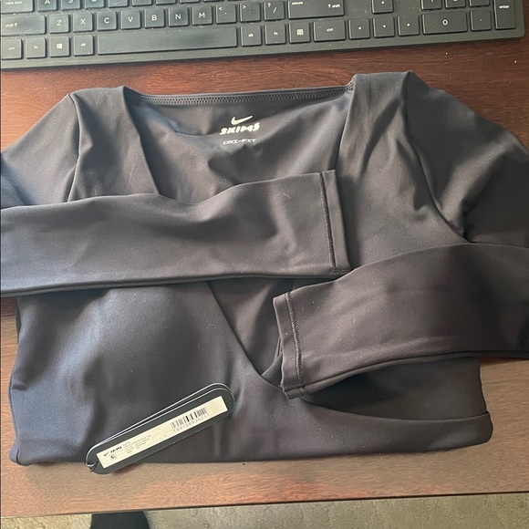 SKIMS Black Long Sleeve Crop Top - Picture 5 of 5